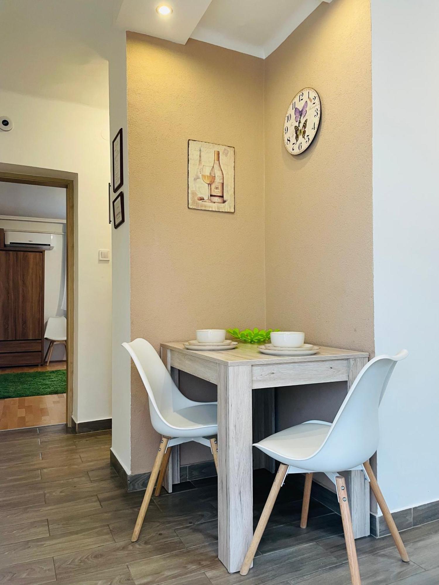 Weninger Studio Apartman Kiskunhalas Esterno foto