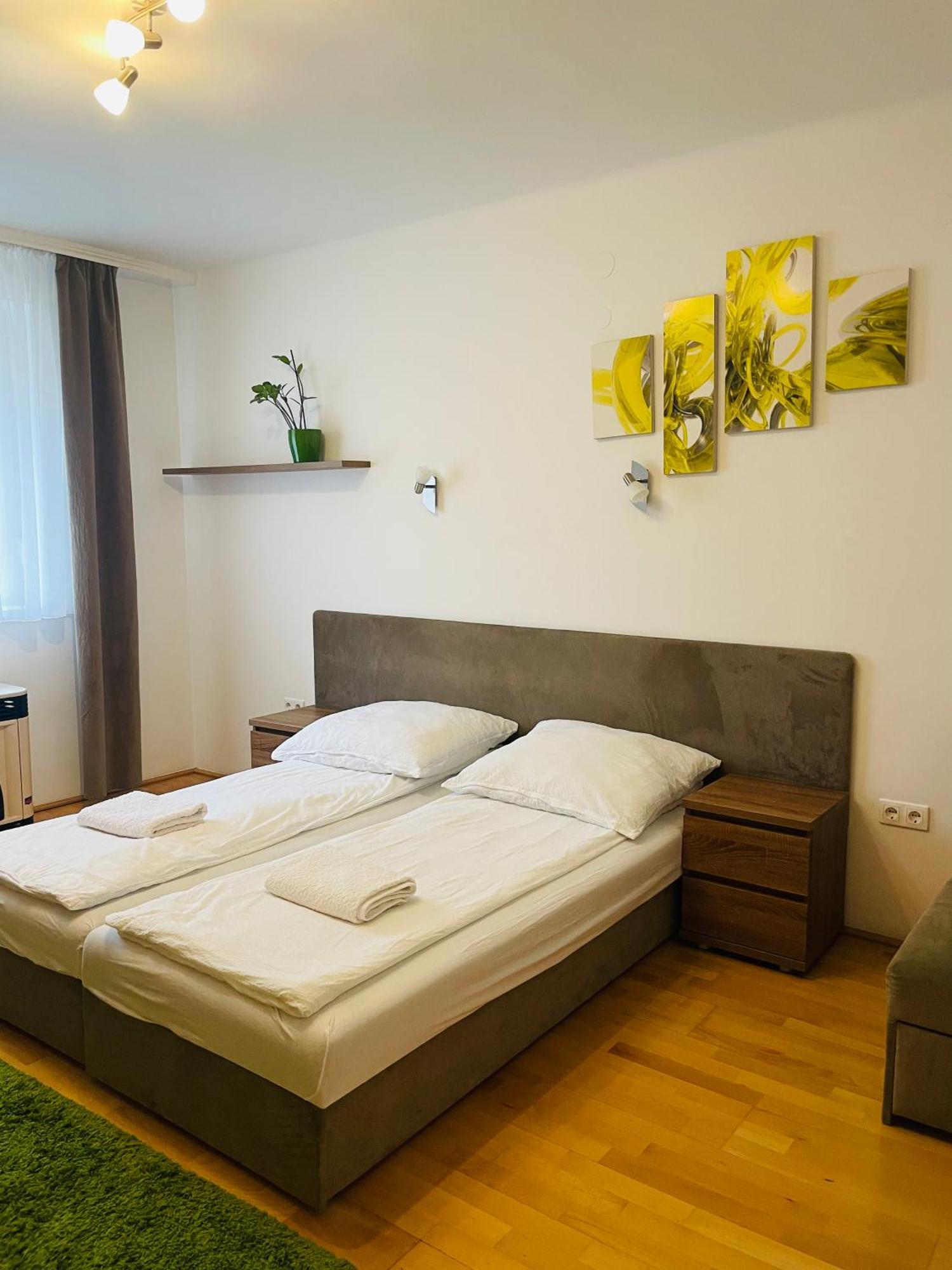 Weninger Studio Apartman Kiskunhalas Esterno foto