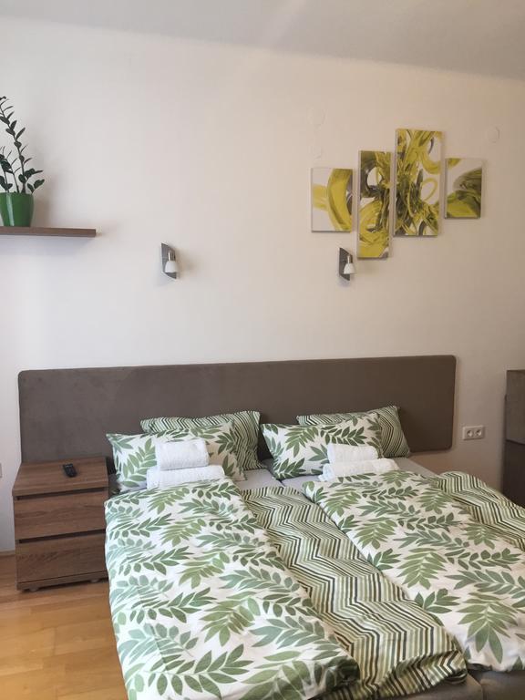Weninger Studio Apartman Kiskunhalas Esterno foto