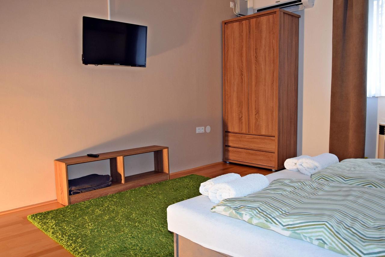 Weninger Studio Apartman Kiskunhalas Esterno foto