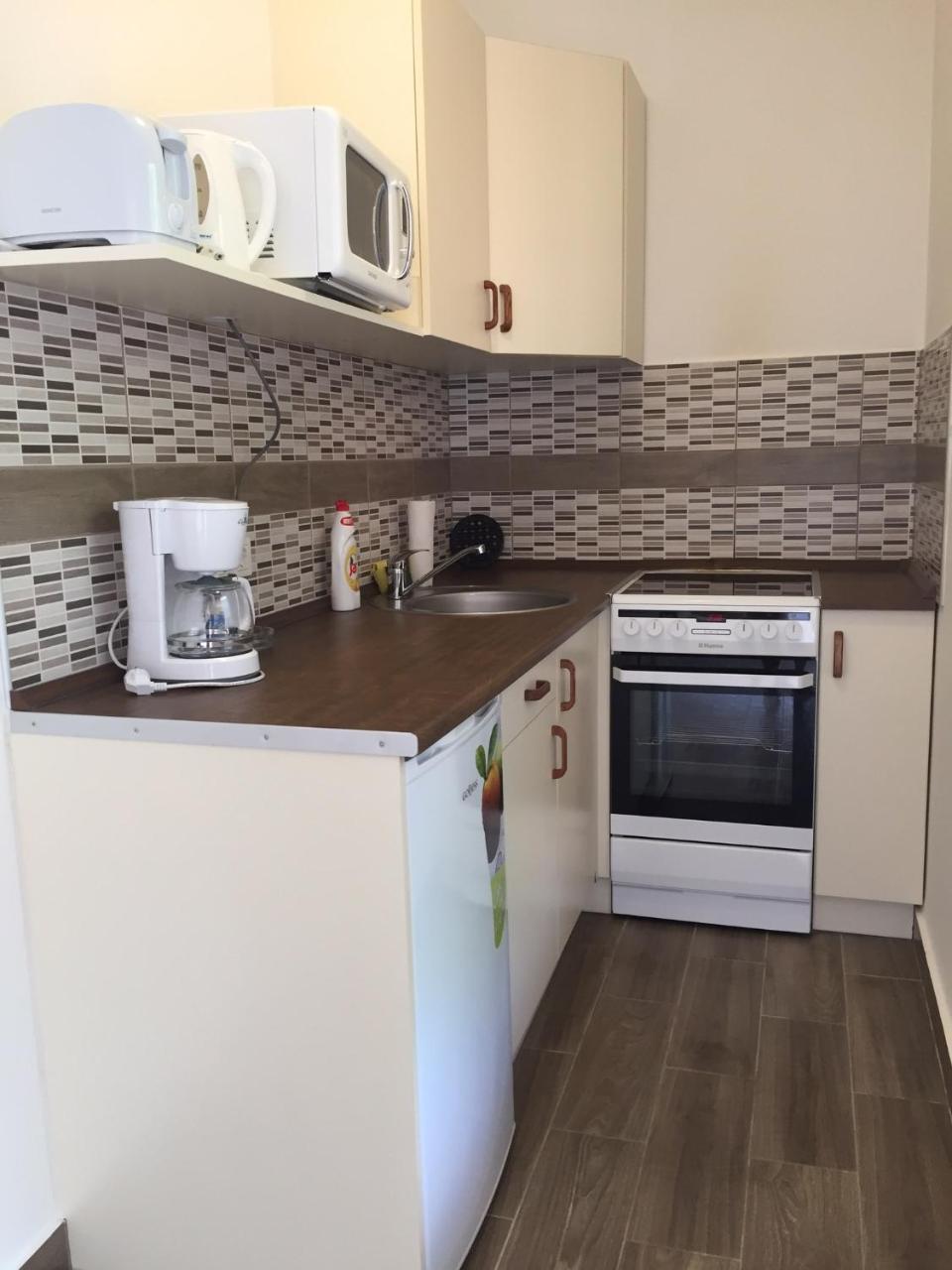 Weninger Studio Apartman Kiskunhalas Esterno foto